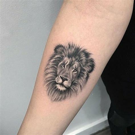 tatouage lion simple